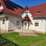Badacsony Apartmanhaz * 바다초니토마이
