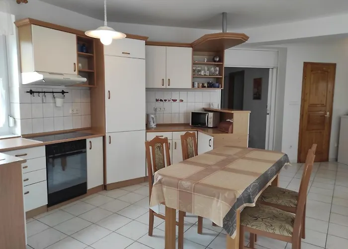 Апартаменты Badacsony Apartmanhaz Бадачоньтомай