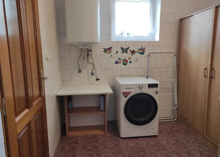 Апартаменты Badacsony Apartmanhaz *