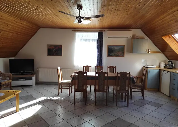 Badacsony Apartmanhaz Бадачоньтомай