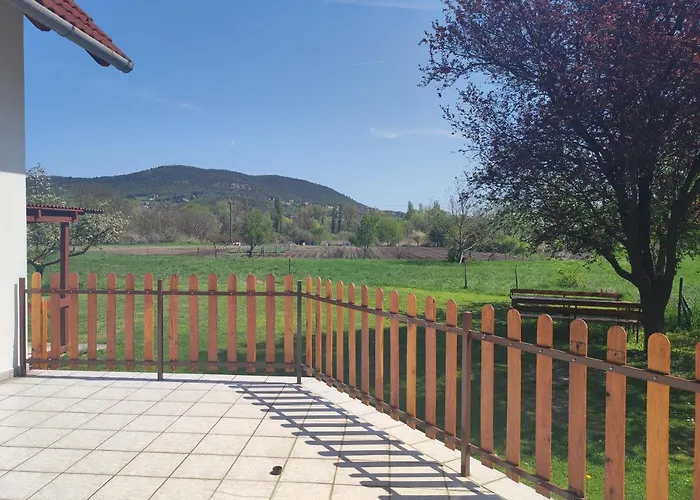 Badacsony Apartmanhaz Бадачоньтомай