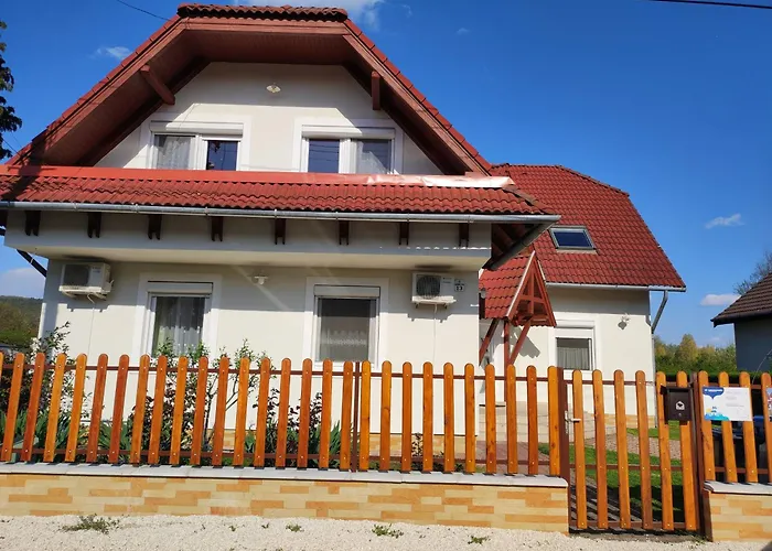 Badacsony Apartmanhaz Апартаменты